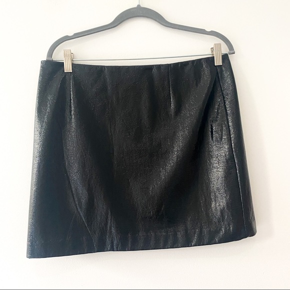 THEORY Black Mini Skirt In Faux Patent Leather - Picture 6 of 14